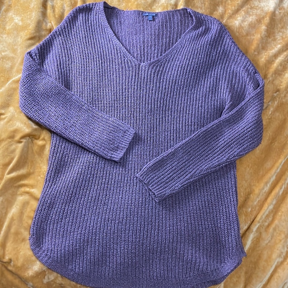 Mauve v neck lightweight knit sweater